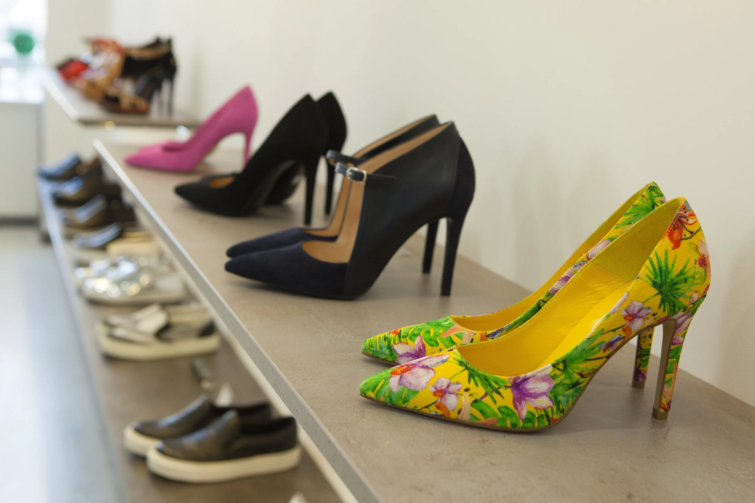 beautiful-colorful-shoes-in-heels-in-boutique-fas-2025-03-10-03-43-05-utc